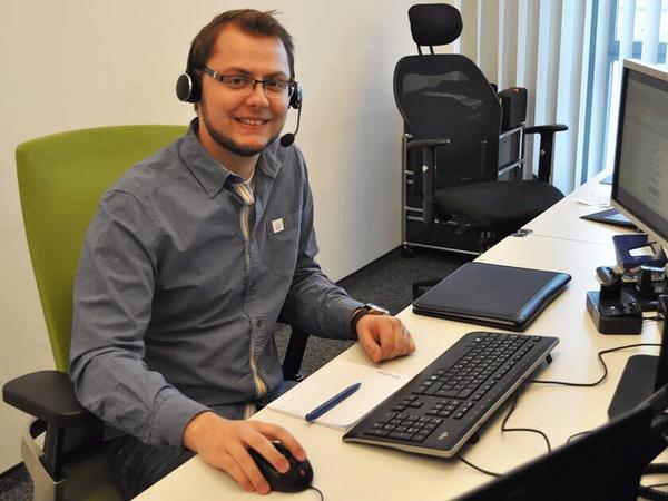 Azubi Marcus am Arbeitsplatz